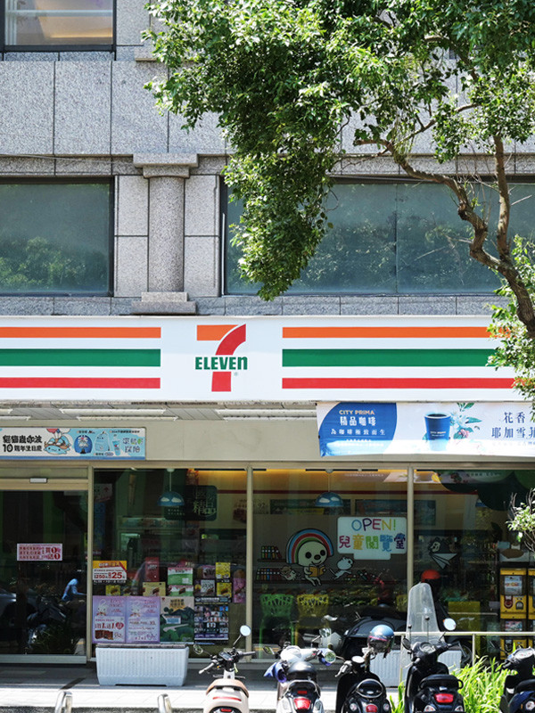 擁有豐富的生活便利機能和商店，為居民提供了便捷的日常生活所需